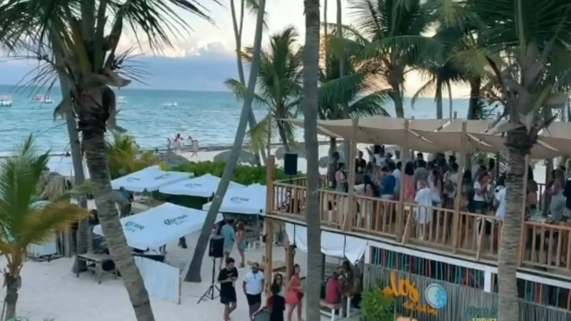 Vacation Studios With Rooftop Pool, Beach Club, Restaurants - Playa Los Corales Punta Cana Hotel