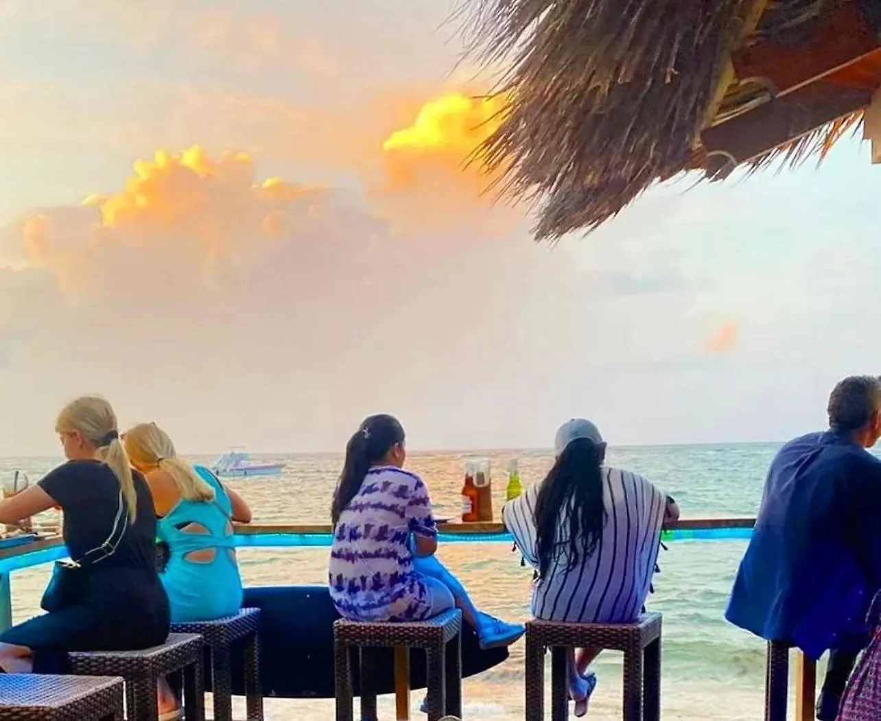 Hotel Vacation Studios With Rooftop Pool, Beach Club, Restaurants - Playa Los Corales Punta Cana