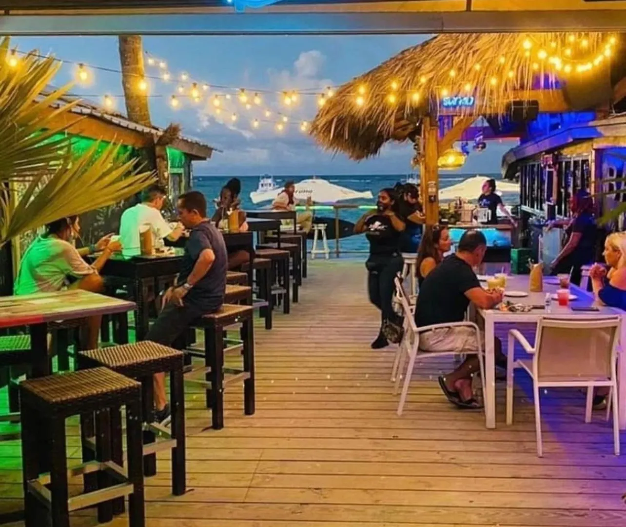 Vacation Studios With Rooftop Pool, Beach Club, Restaurants - Playa Los Corales Punta Cana