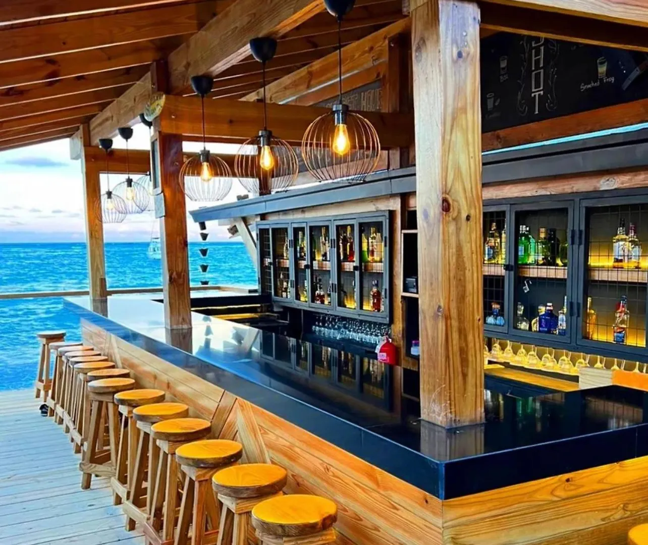 Vacation Studios With Rooftop Pool, Beach Club, Restaurants - Playa Los Corales Punta Cana Hotel