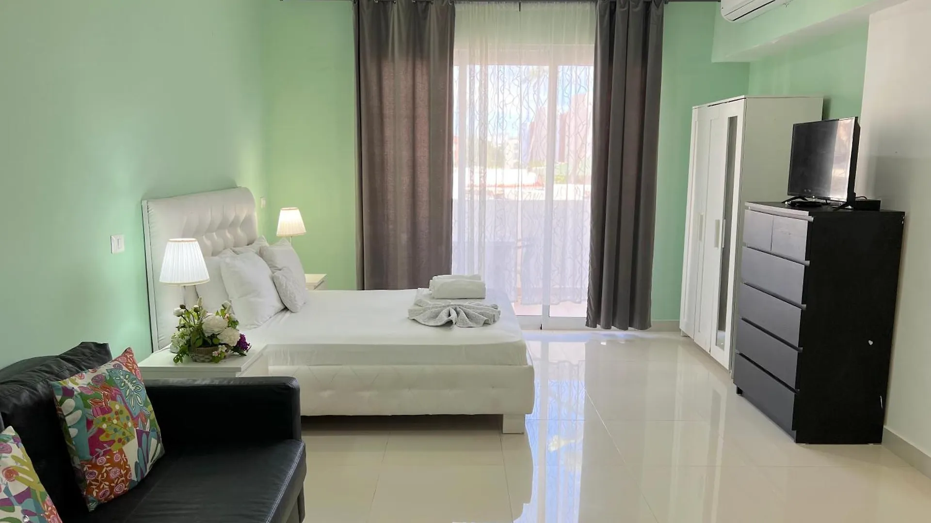 Vacation Studios With Rooftop Pool, Beach Club, Restaurants - Playa Los Corales Punta Cana Hotel