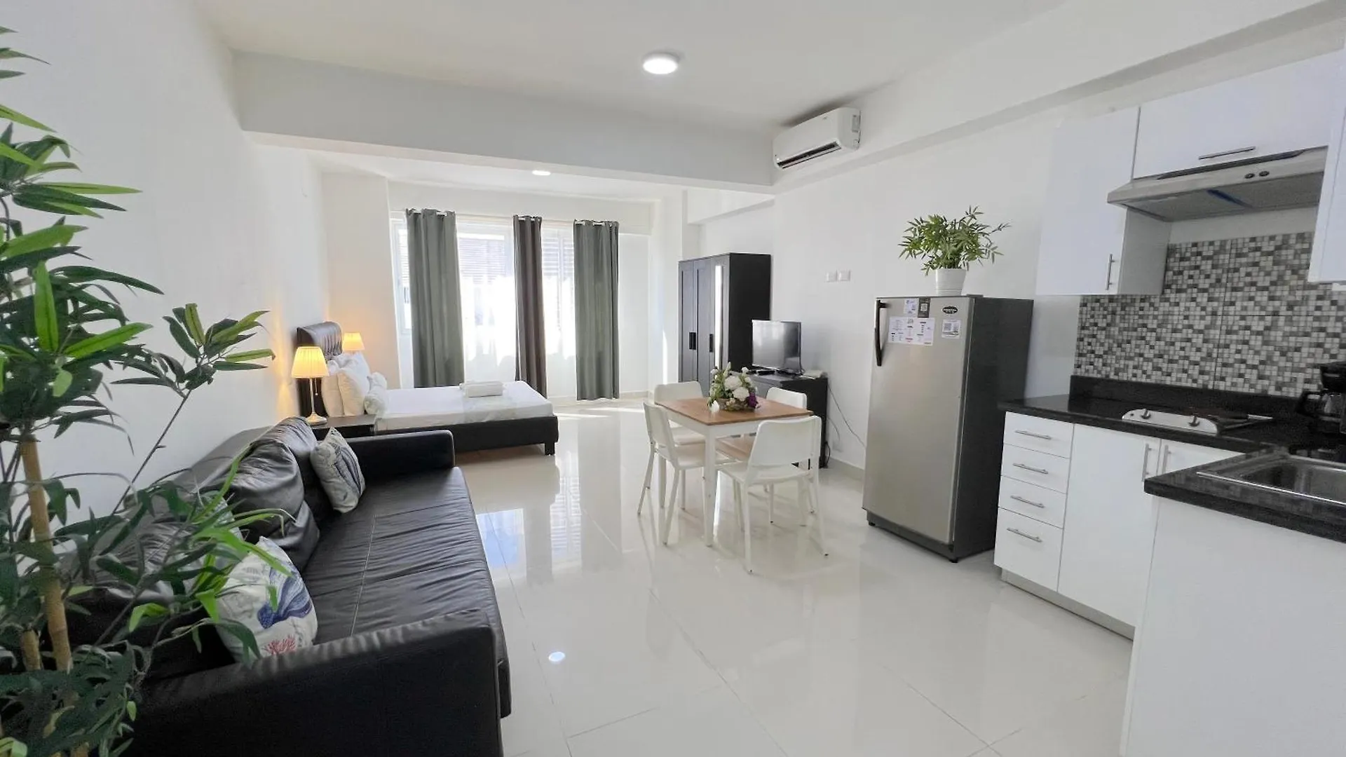 Vacation Studios With Rooftop Pool, Beach Club, Restaurants - Playa Los Corales Punta Cana