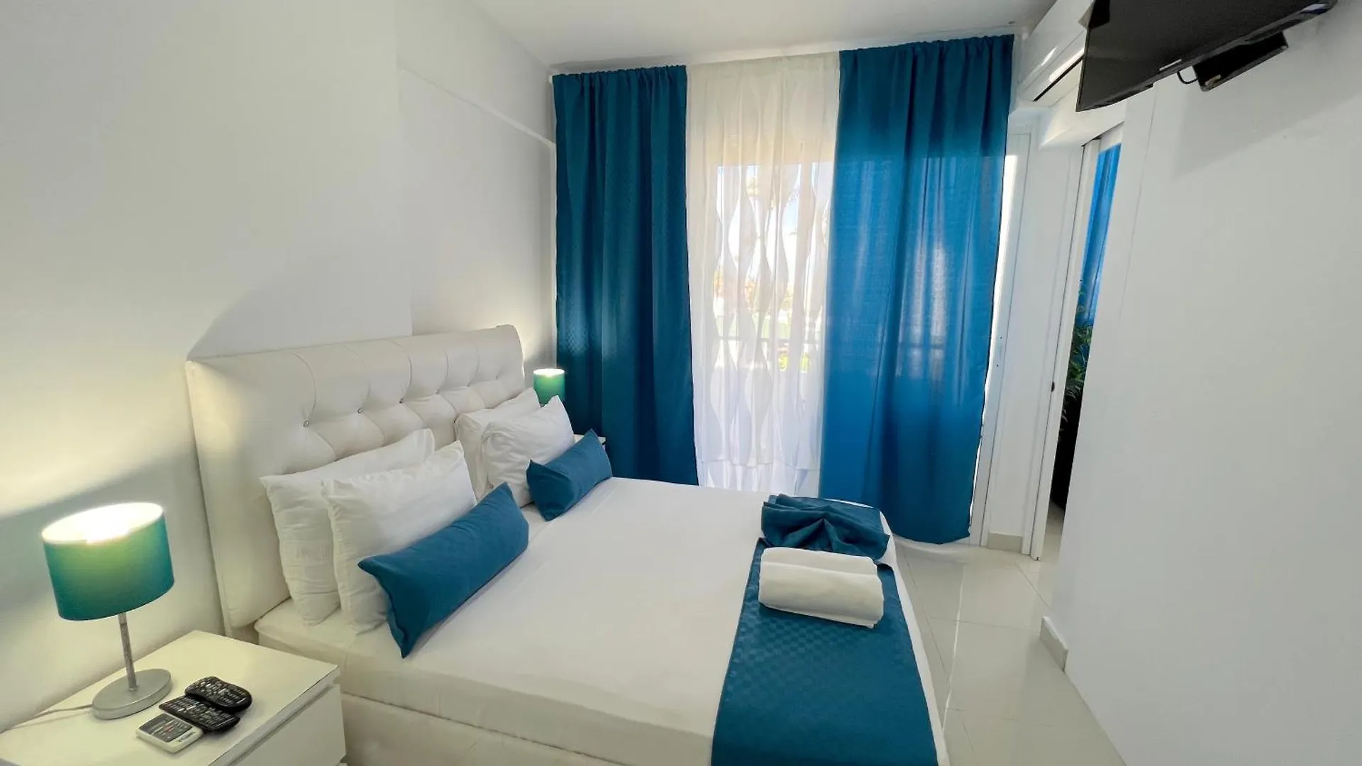 ***** Hotel Vacation Studios With Rooftop Pool, Beach Club, Restaurants - Playa Los Corales Punta Cana Dominican Republic