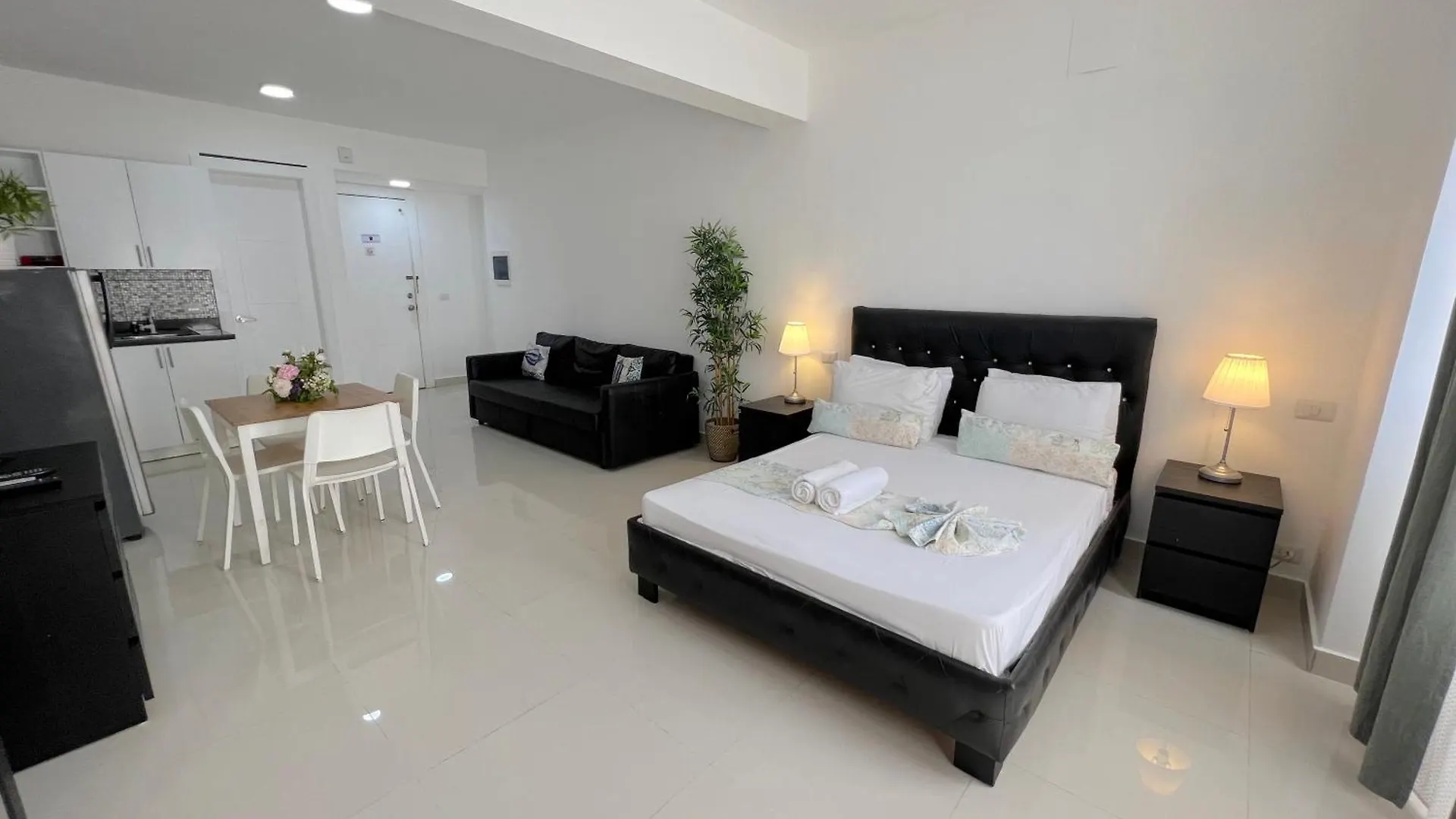 Vacation Studios With Rooftop Pool, Beach Club, Restaurants - Playa Los Corales Punta Cana Hotel