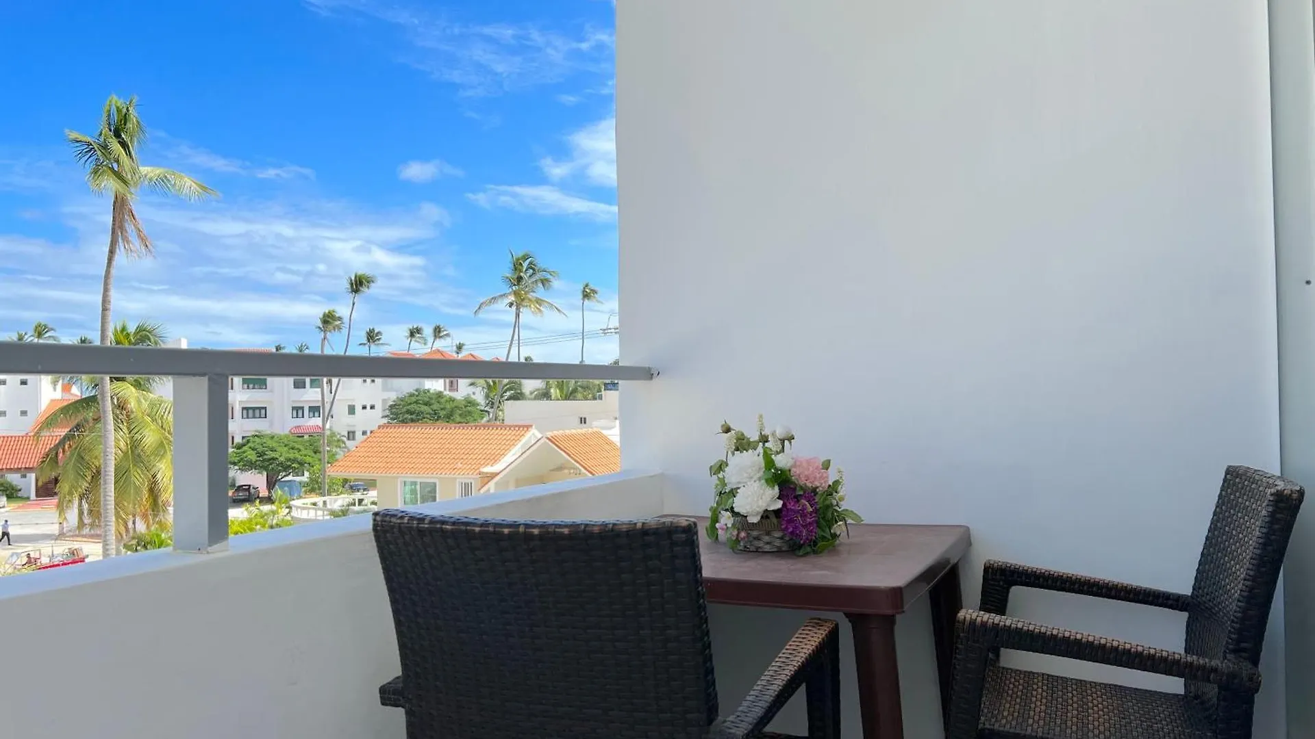 Vacation Studios With Rooftop Pool, Beach Club, Restaurants - Playa Los Corales Punta Cana 5*,