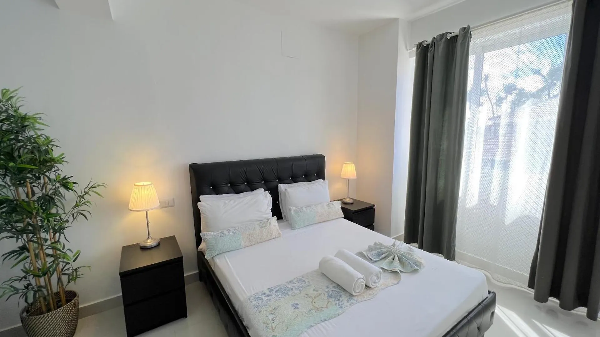 Vacation Studios With Rooftop Pool, Beach Club, Restaurants - Playa Los Corales Punta Cana Hotel