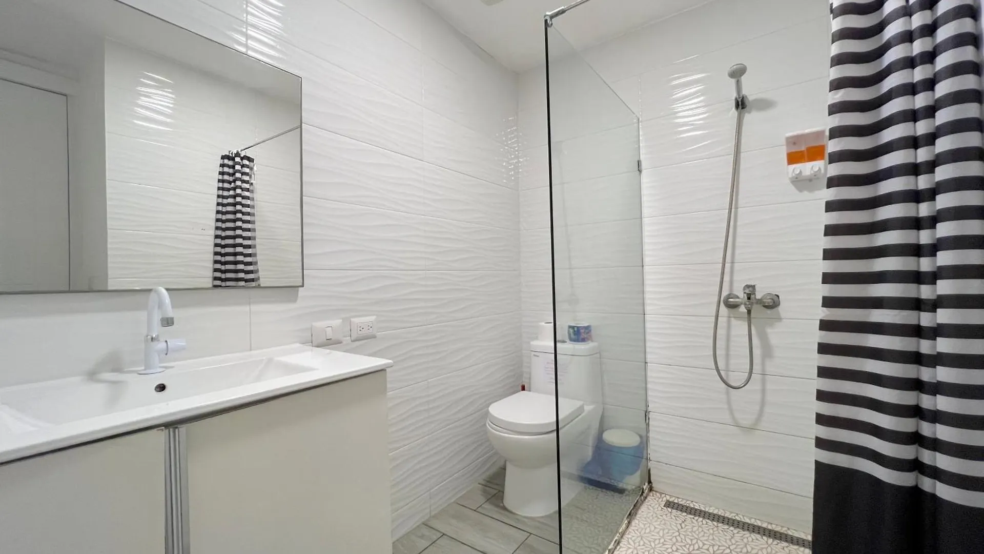 Vacation Studios With Rooftop Pool, Beach Club, Restaurants - Playa Los Corales Punta Cana